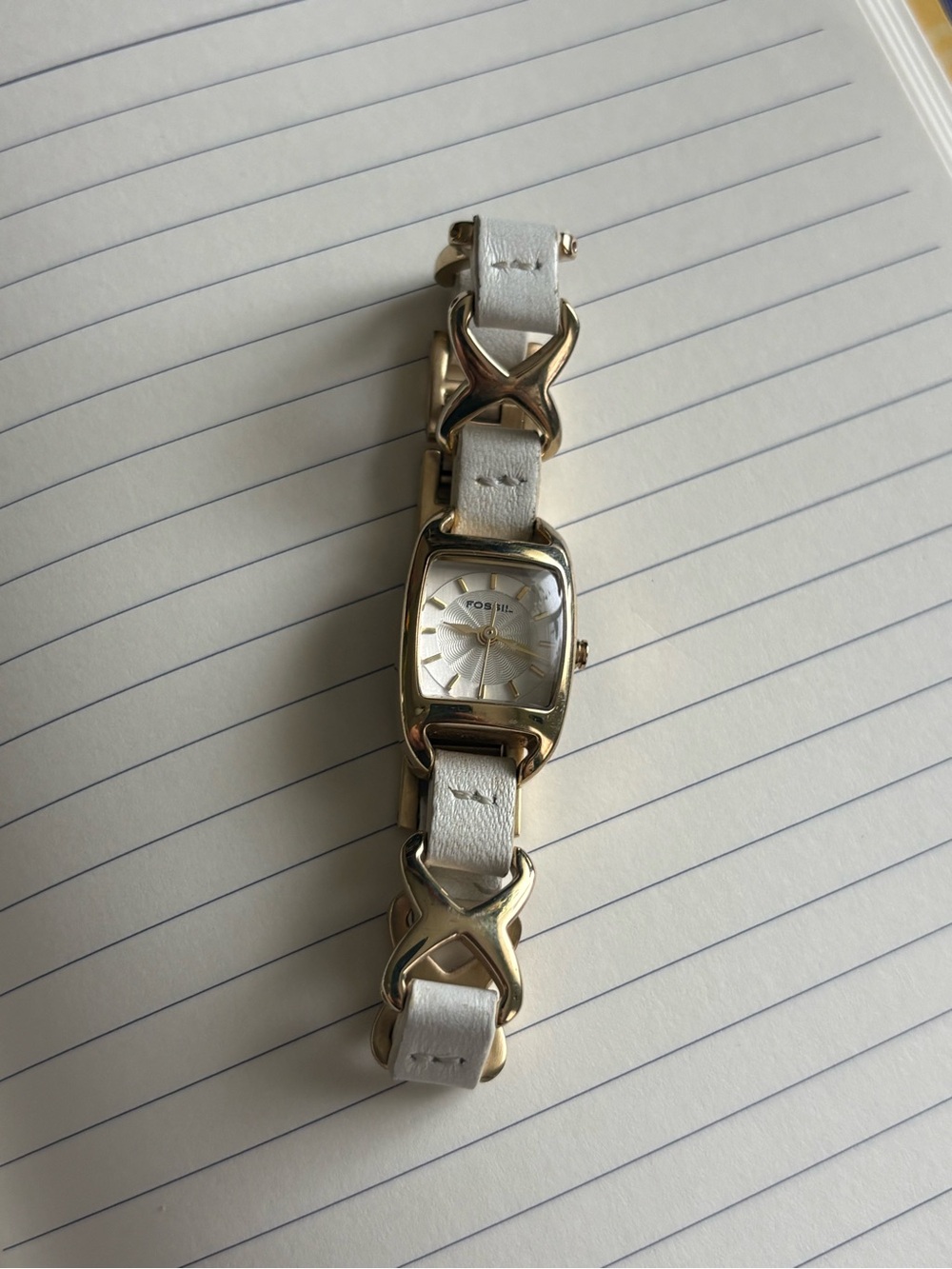 Fossil White Leather Strap Watch with Gold-Tone Accents